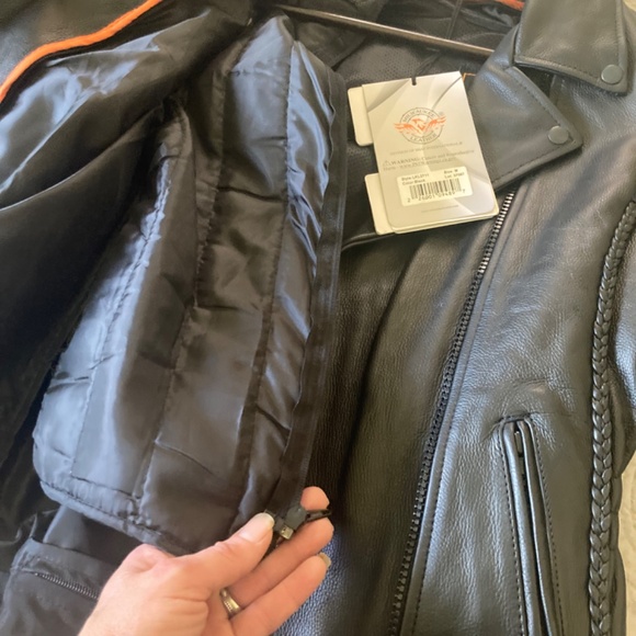 NEW WITH TAGS WOMENS LEATHER - Picture 2 of 6